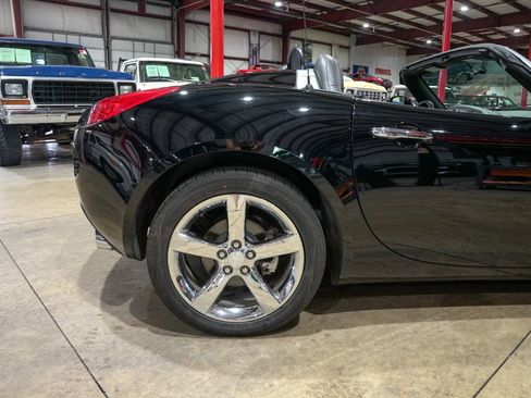 Used 2006 Pontiac Solstice Convertible w/ Premium Package RWD image 9