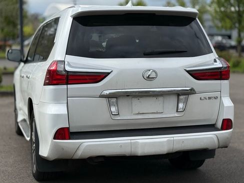 Used 2016 Lexus LX 570 4WD w/ Luxury Package image 3