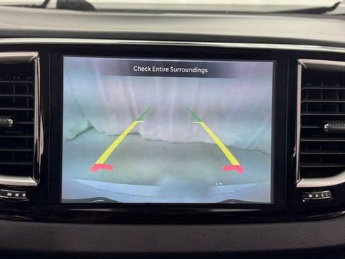 Used 2024 Chrysler Pacifica Touring-L FWD image 27