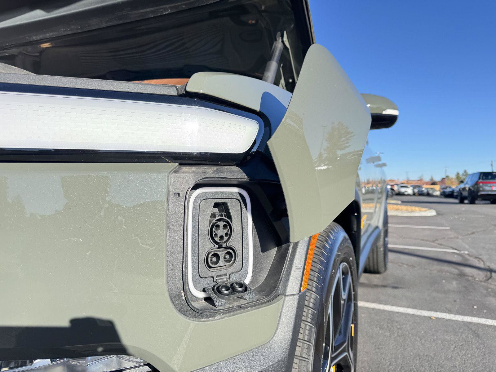 Used 2023 Rivian R1S Launch Edition Quad AWD/4WD image 26
