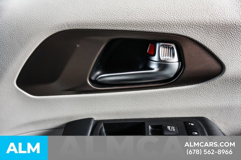 Used 2023 Chrysler Voyager LX FWD image 28