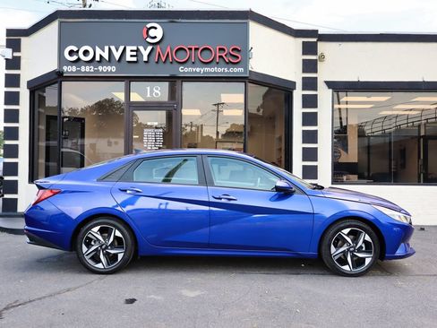 Used 2023 Hyundai Elantra SEL w/ Convenience Package FWD image 9