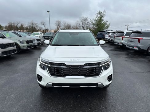 Used 2024 Kia Seltos EX AWD/4WD image 2