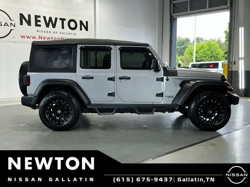 Used 2019 Jeep Wrangler Unlimited Sport S AWD/4WD image 4