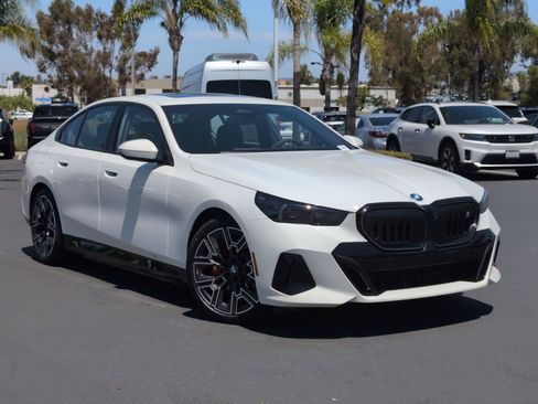 New 2026 BMW i5 eDrive40 w/ M Sport Package RWD image 2