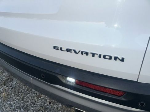 Used 2025 GMC Acadia Elevation image 7