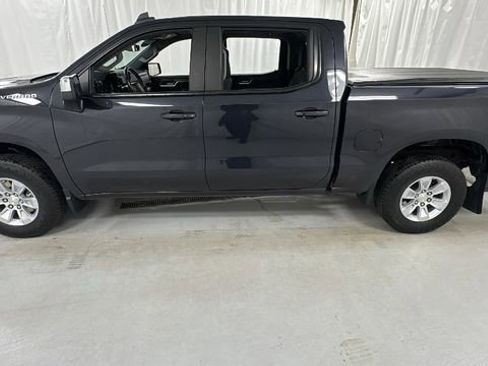 Used 2022 Chevrolet Silverado 1500 LT AWD/4WD image 6
