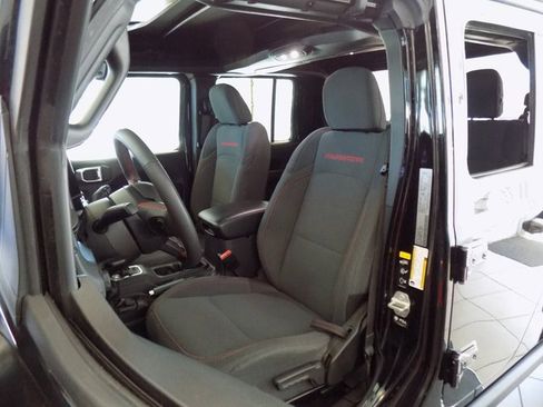 Certified 2024 Jeep Gladiator Rubicon w/ Technology Group image 18