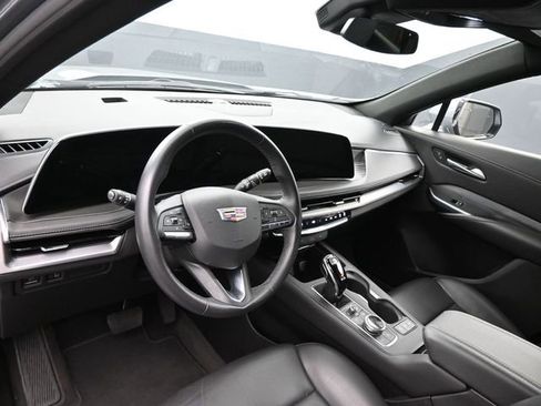Used 2024 Cadillac XT4 Premium Luxury image 19