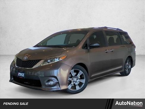 Used 2016 Toyota Sienna SE Premium image 1