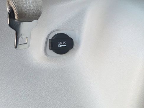 Used 2019 Jeep Cherokee Limited FWD image 12