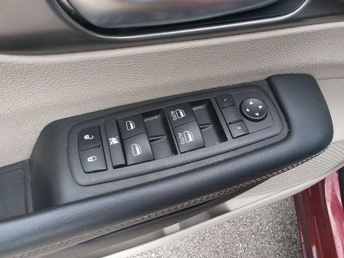 Certified 2023 Chrysler Pacifica Touring-L FWD image 13