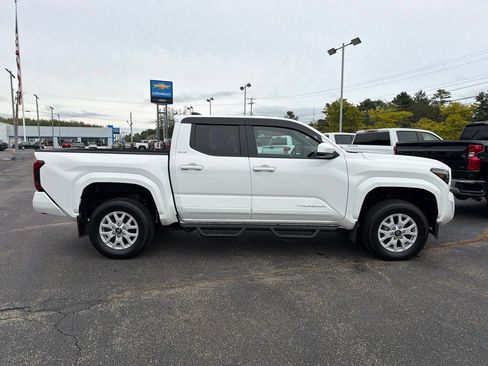 Used 2024 Toyota Tacoma SR5 AWD/4WD image 9