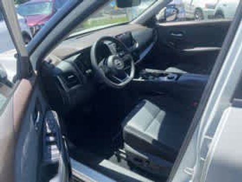 Used 2023 Nissan Rogue SV AWD/4WD image 9