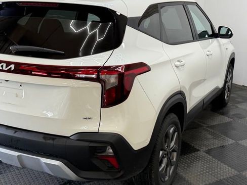 Used 2024 Kia Seltos LX AWD/4WD image 11