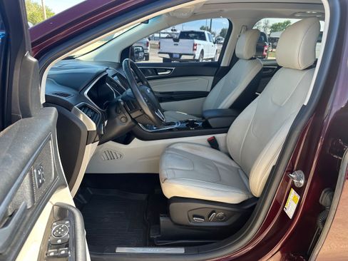 Used 2017 Ford Edge Titanium w/ Equipment Group 302A AWD/4WD image 11