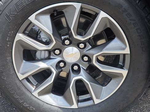 Used 2024 Chevrolet Silverado 1500 LT AWD/4WD image 7
