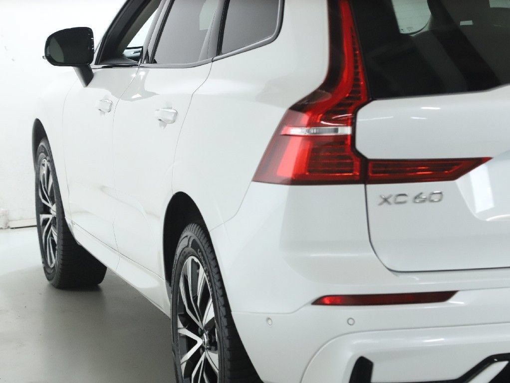 Used 2024 Volvo XC60 B5 Plus AWD/4WD image 43
