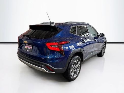 Used 2024 Chevrolet Trax LT w/ Sunroof Package image 6