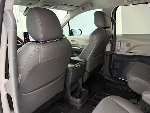 Used 2021 Toyota Sienna LE FWD image 30