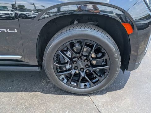 Used 2024 GMC Yukon Denali w/ Advanced Technology Package RWD image 12