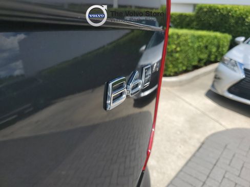 Certified 2024 Volvo XC90 B6 Ultimate w/ Protection Package Premier AWD/4WD image 11