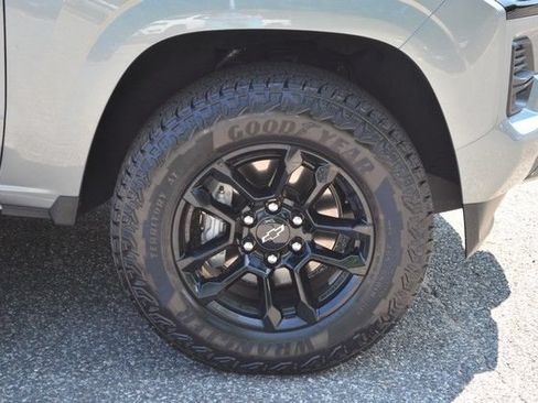 Used 2025 Chevrolet Colorado Z71 w/ Midnight Edition AWD/4WD image 10