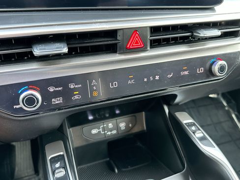 Used 2025 Kia Sorento EX w/ Panoramic Sunroof Package FWD image 19
