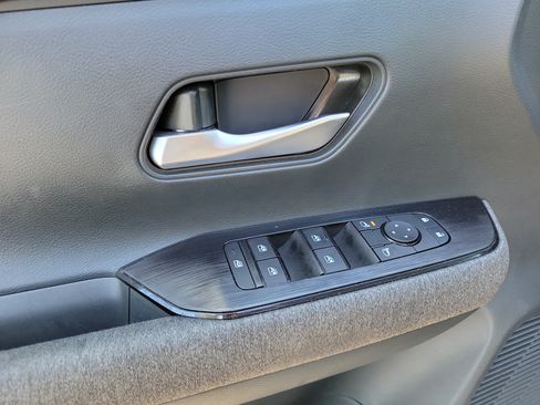 Certified 2025 Nissan Kicks SV w/ Charging Package FWD image 14