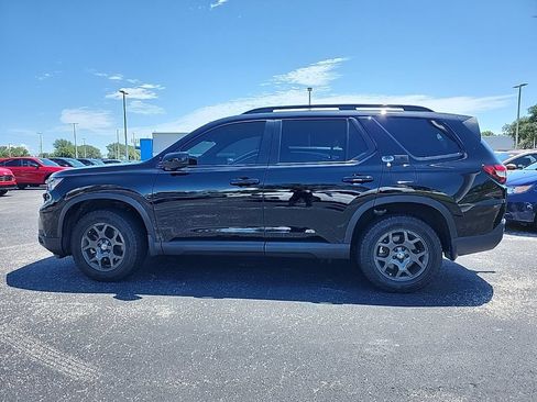 Used 2025 Honda Pilot TrailSport image 7