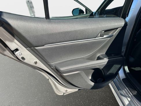 Used 2018 Toyota Camry XSE image 11