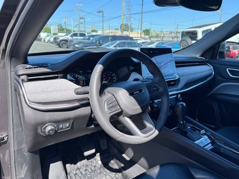 Used 2023 Jeep Compass Latitude w/ Convenience Group AWD/4WD image 12