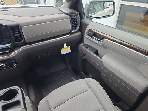 New 2026 GMC Sierra 1500 SLE w/ Preferred Package image 14