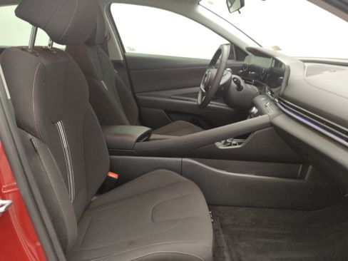 Used 2025 Hyundai Elantra SEL FWD image 21