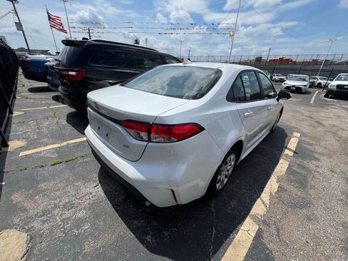 Used 2025 Toyota Corolla LE FWD image 4