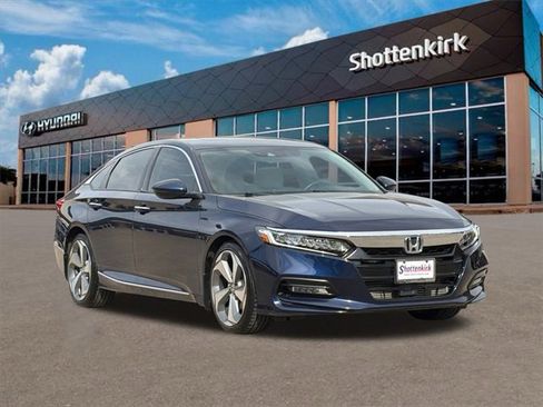 Used 2018 Honda Accord Touring image 3