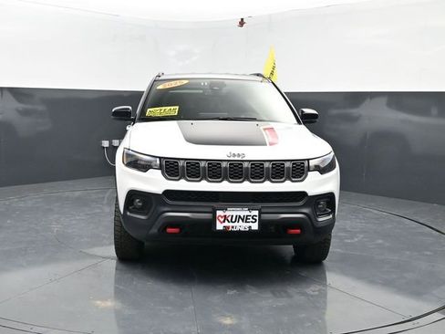 Used 2025 Jeep Compass Trailhawk AWD/4WD image 2