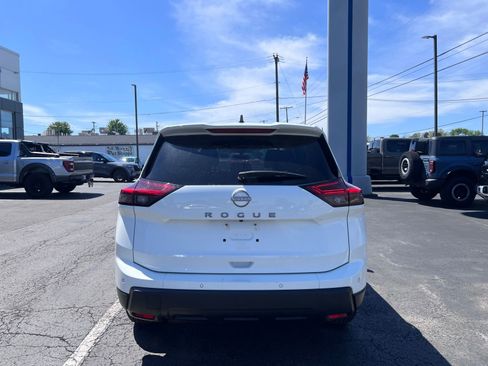 Used 2024 Nissan Rogue S FWD image 10