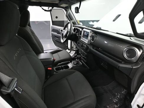 Used 2019 Jeep Wrangler Unlimited Sahara AWD/4WD image 45