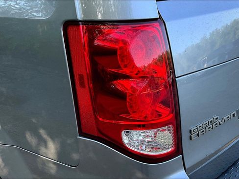 Used 2019 Dodge Grand Caravan GT FWD image 21
