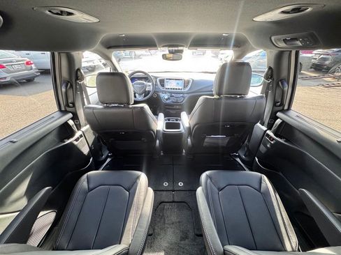 New 2026 Chrysler Pacifica Select AWD/4WD image 26