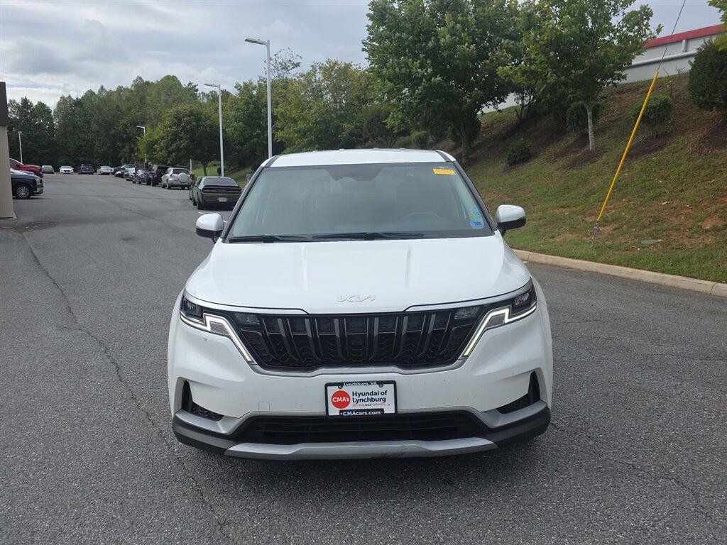 Used 2023 Kia Carnival LX FWD image 2
