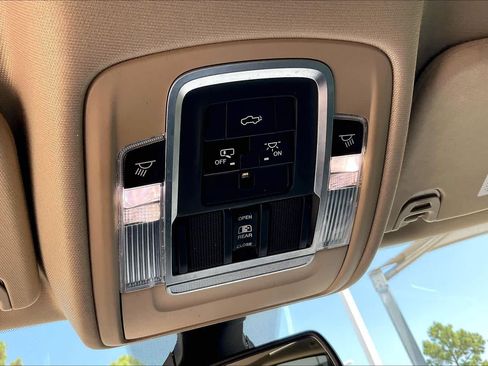Used 2019 RAM 1500 Laramie AWD/4WD image 31