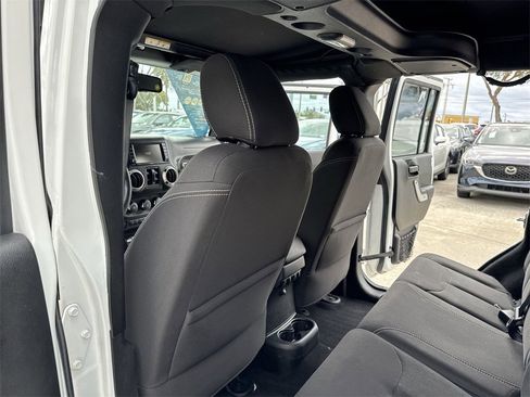 Used 2017 Jeep Wrangler Unlimited Sahara w/ Connectivity Group image 35