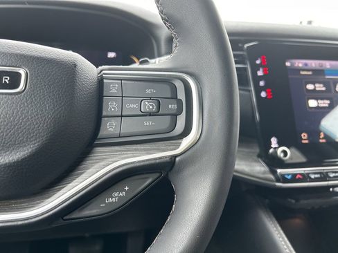 Used 2023 Jeep Wagoneer L Series II image 23