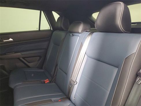 Used 2022 Volkswagen Atlas Cross Sport SEL R-Line image 12