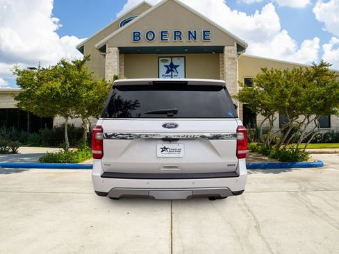 Used 2019 Ford Expedition XLT w/ Equipment Group 202A AWD/4WD image 4