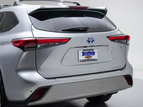 Used 2021 Toyota Highlander Platinum AWD/4WD image 4