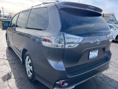 Used 2015 Toyota Sienna SE Premium image 5
