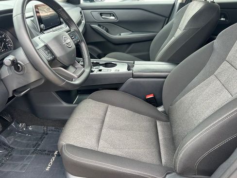 Used 2025 Nissan Rogue SV FWD image 11